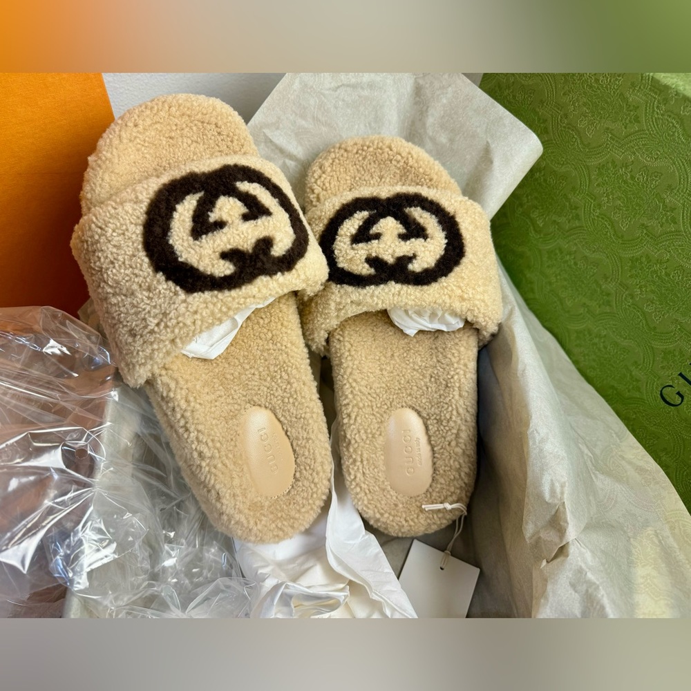 New in Box▪️Gucci shearling slides - Picture 1 of 4